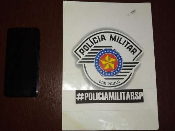 Adô de 17 detido por receptação de celular