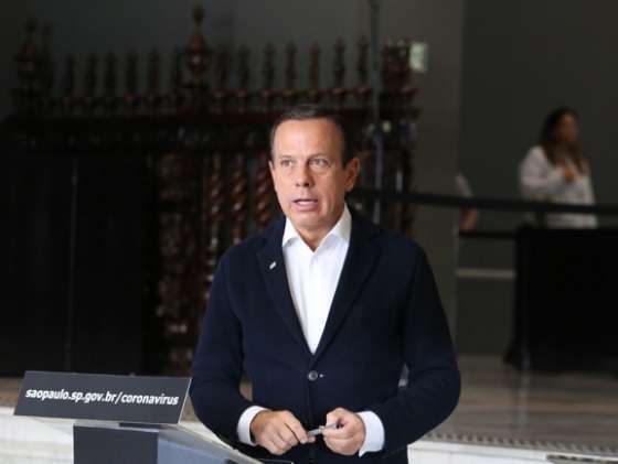 Artigo. Doria e Corona: A raposa com plumagem de tucano