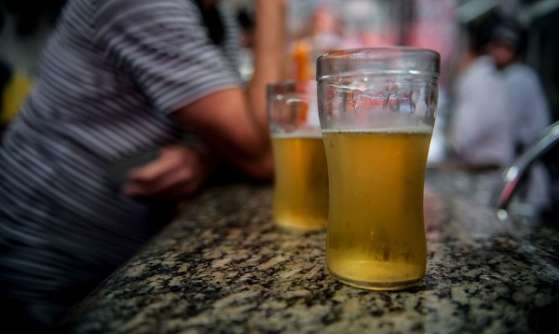 Mais consumo de álcool preocupa na quarentena