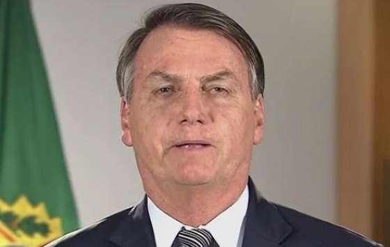 Bolsonaro ‘arrega’ e revoga ‘4 meses sem salário’