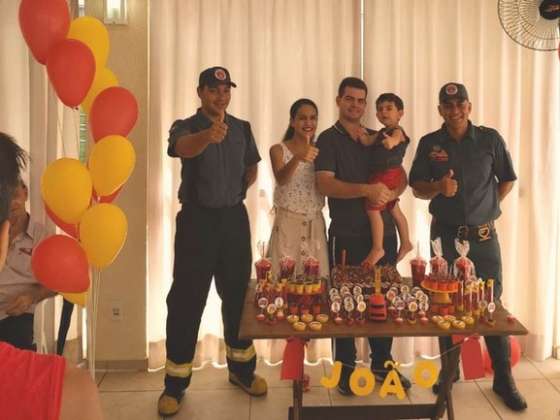 Bombeiros de Sumaré homenageiam menino de 3 anos