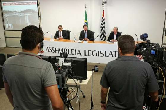 Cauê coloca pra votar redução de salários dos deputados