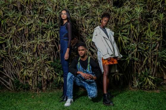 Celebridades apostam em looks total jeans