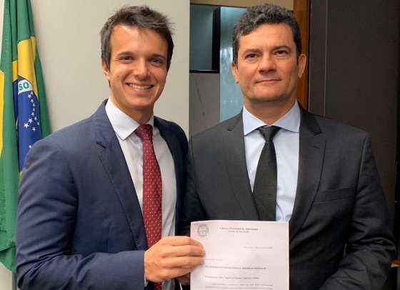 Com Moro, Rafa rasga elogios e pede recursos