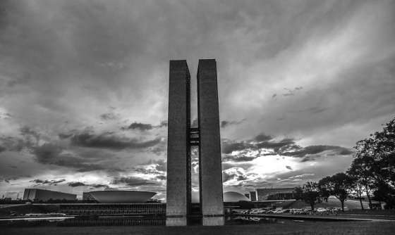 Congresso decreta luto de três dias por mortes por covid-19
