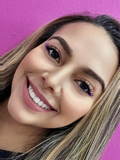 Cílios. Extensão fio a fio colorida sensação do Carnaval