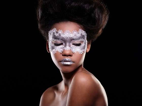 Glitter? Aprenda a proteger os olhos no carnaval