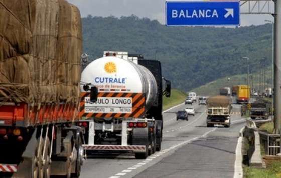 Governo de SP suspende pesagem nas rodovias estaduais