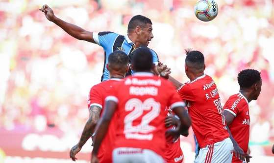Grêmio vence Internacional e está na final