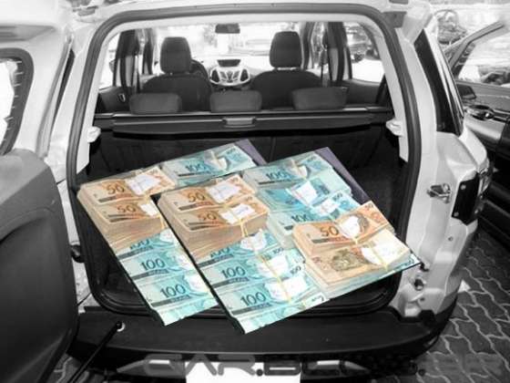Na blitz ok, mas tinha R$ 18,3 mil dentro do carro