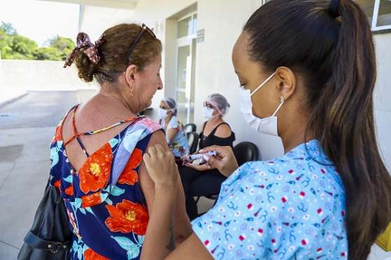 Nova Odessa vacina idosos acamados contra gripe