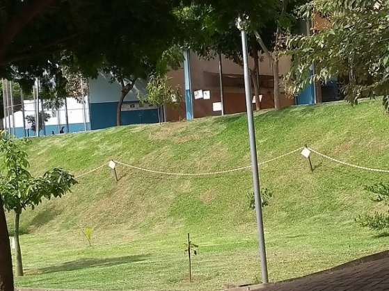 Parque dos Animais recebe manutenção de limpeza e roçagem