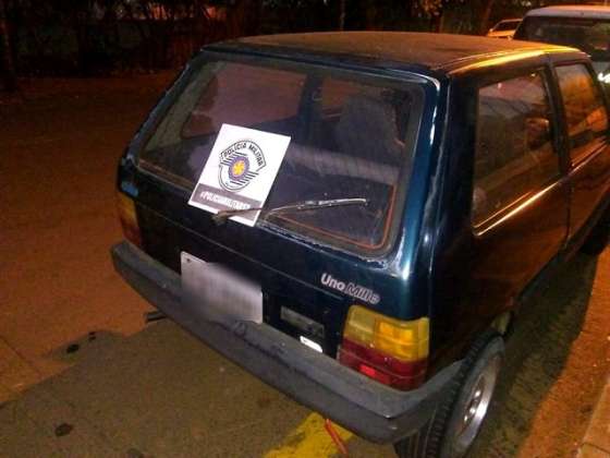 PM encontra carro usado em roubo a comércio