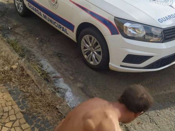 Populares ‘pegam’ ladrão e recuperam objetos