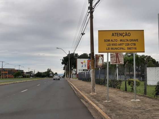 Prefeitura instala placa alertando contra som alto