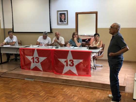 PT faz reunião, mas não define nome