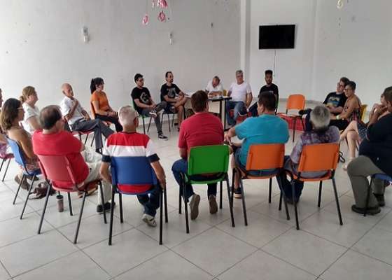 PT se reúne e mira urnas em outubro