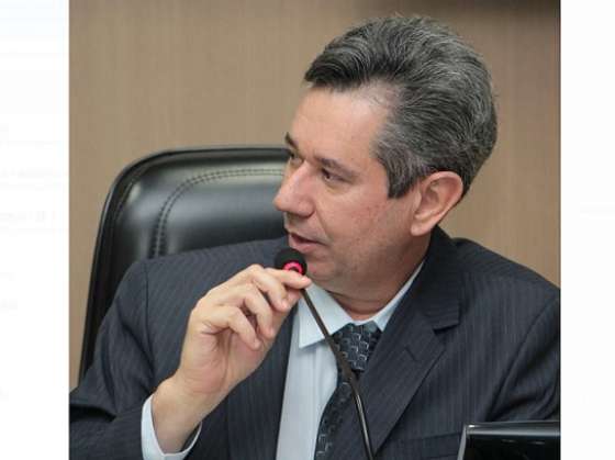 Rezende quer cesta básica a servidor afastados por doença