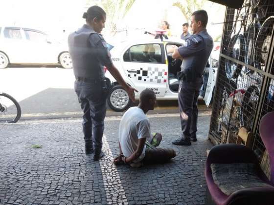 Saiu da cadeia no domingo e voltou na segunda