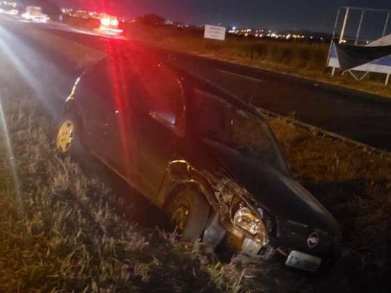 Saiu do Terras e bateu no carro na SP