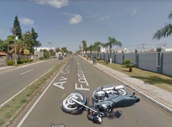 Se feriu na batida moto e carro na av Thomaz Fortunato