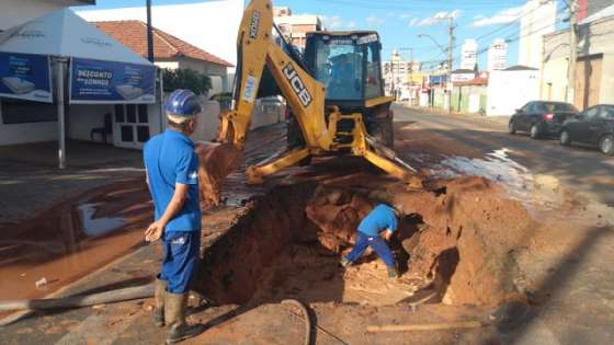 Rede de água da Campos Salles rompe mais uma vez