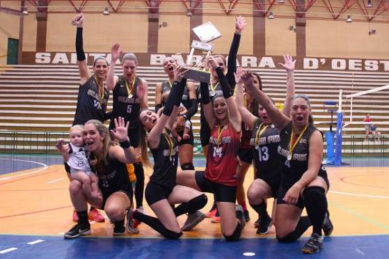Vakifbank e Golden Fox campeões do Torneio de Férias de Vôlei