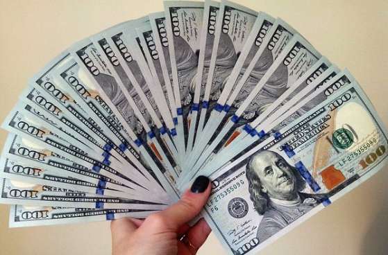 Veja como economizar ao enviar dinheiro para o exterior