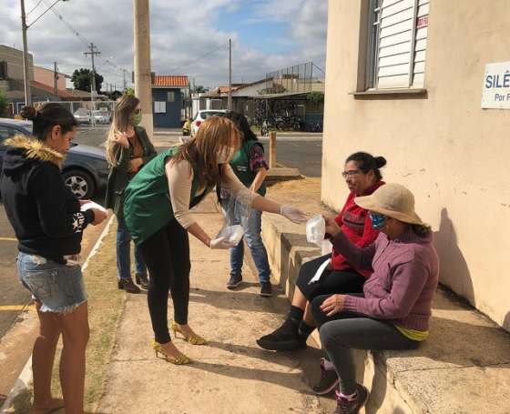Vigilância realiza fiscalização e distribui 5 mil máscaras