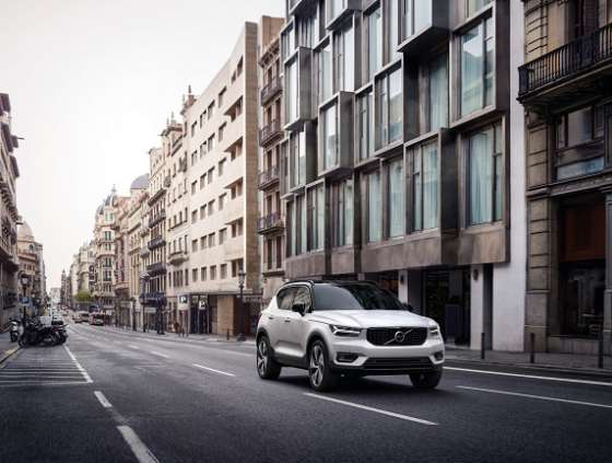 Volvo lança XC40 híbrido no Brasil