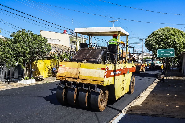Recapeamento realizado em vias do Mollon