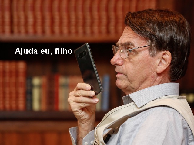 Celso de Mello quer apreensão de celular de Bolsonaro