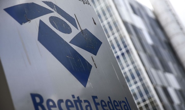Menos da metade dos contribuintes entregou declaração do IR