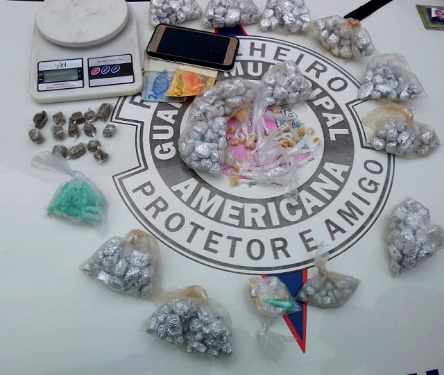 Gama detém dois e apreende 438 porções de drogas