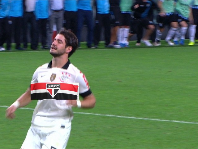 Pato usa lema de Bolsonaro e causa polêmica