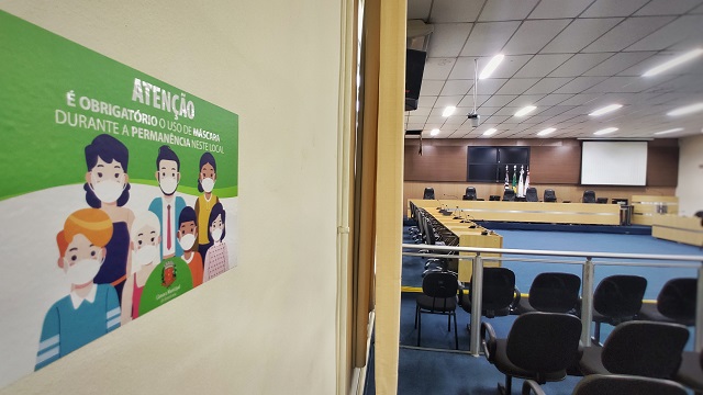 Câmara Americana reabre ao público a partir de segunda