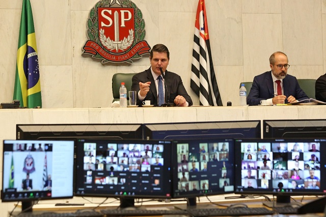 Deputados aprovam projeto com medidas para combater efeitos da pandemia