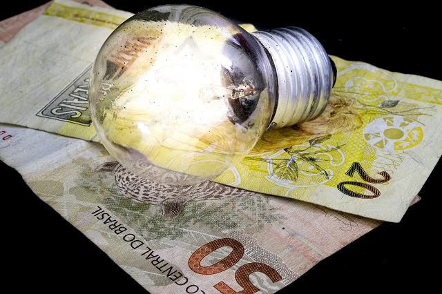Aneel prorroga proibição de corte de energia elétrica