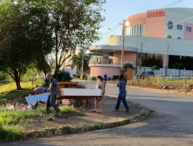 Americana. Flagra de descarte irregular abre debate