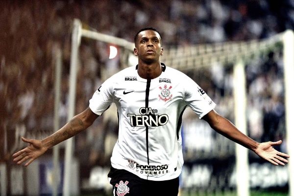 Jô volta ao Corinthians de novo